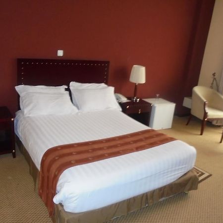 Soramba Hotel Business Plc Addis Abeba Esterno foto