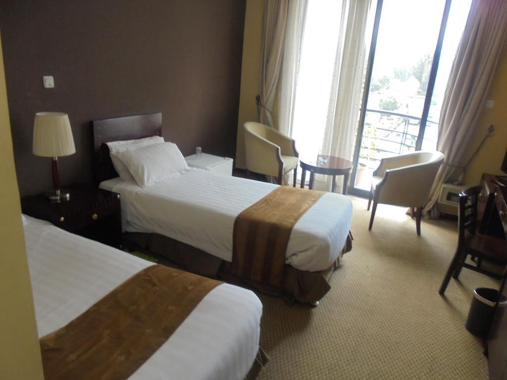 Soramba Hotel Business Plc Addis Abeba Esterno foto