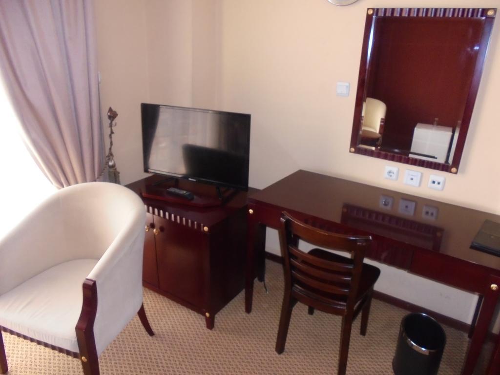 Soramba Hotel Business Plc Addis Abeba Esterno foto
