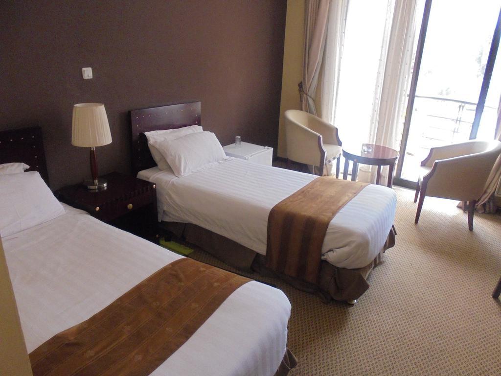 Soramba Hotel Business Plc Addis Abeba Esterno foto