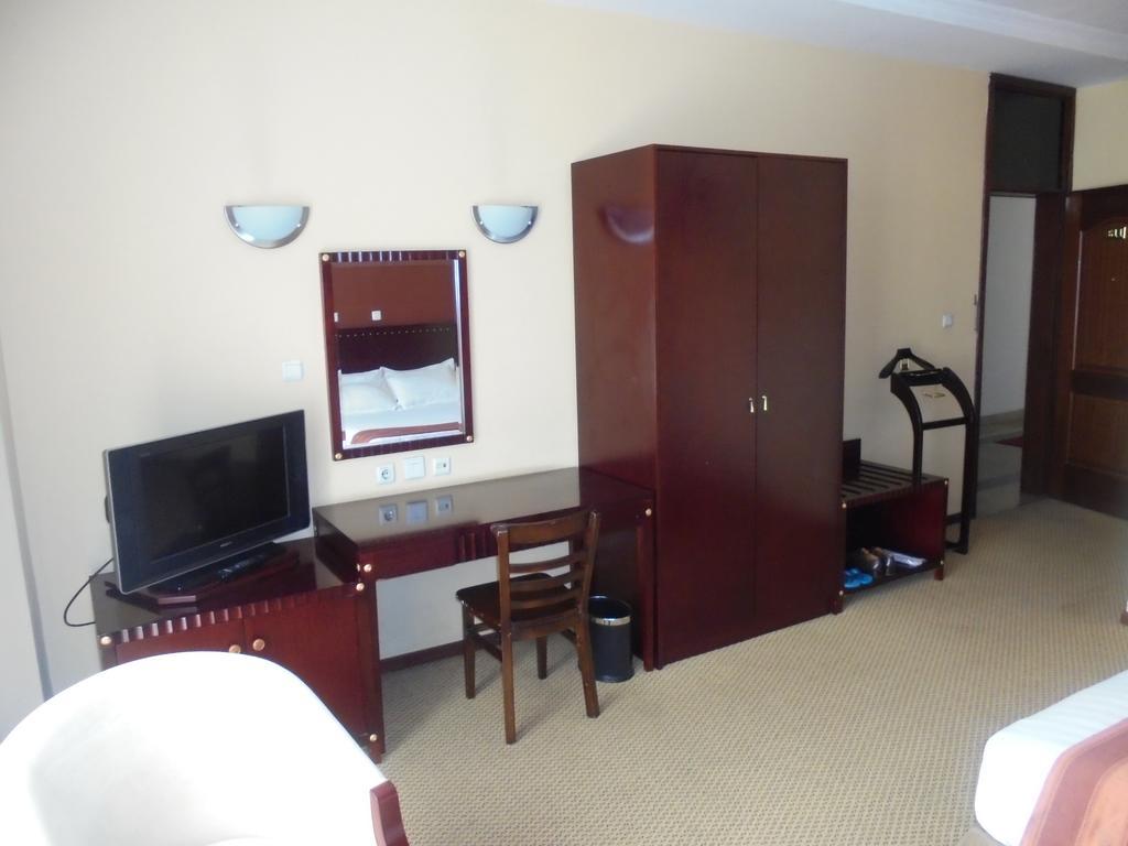 Soramba Hotel Business Plc Addis Abeba Esterno foto