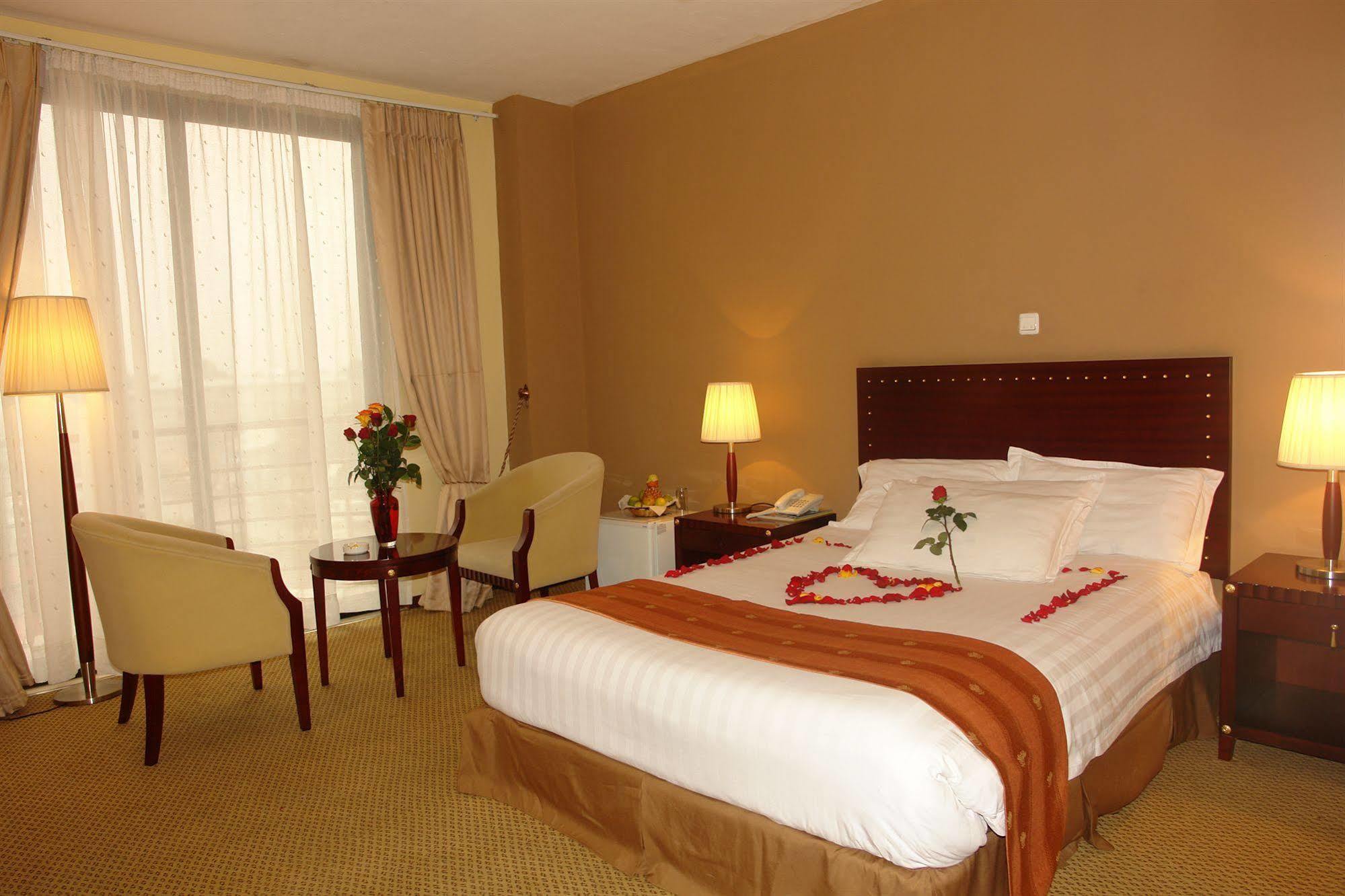 Soramba Hotel Business Plc Addis Abeba Esterno foto
